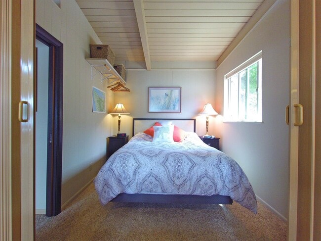 Building Photo - Lake Sutherland Home For Lease!