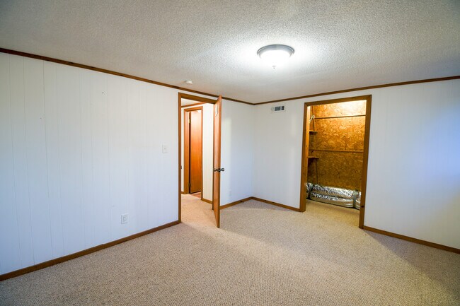 Building Photo - 44 Glen Torr