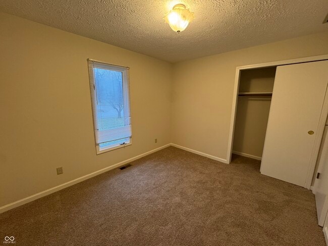 Building Photo - 488 Orchardview Dr