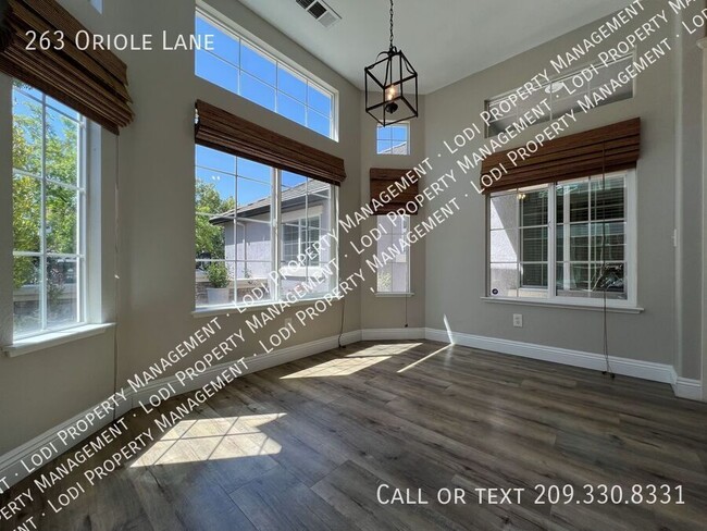 Building Photo - 263 Oriole Ln