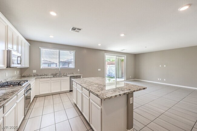 Building Photo - 10783 Searchers Ave