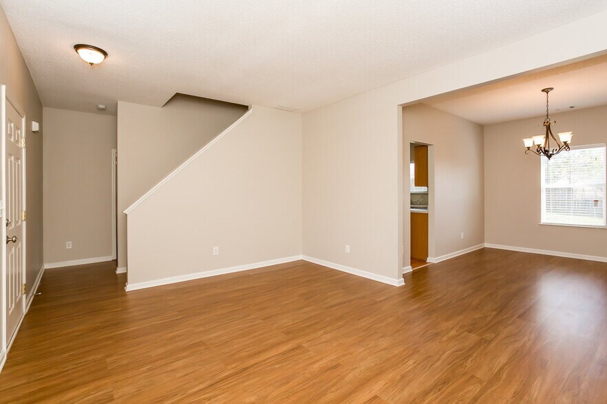 Building Photo - 1607 Thornwick Trace