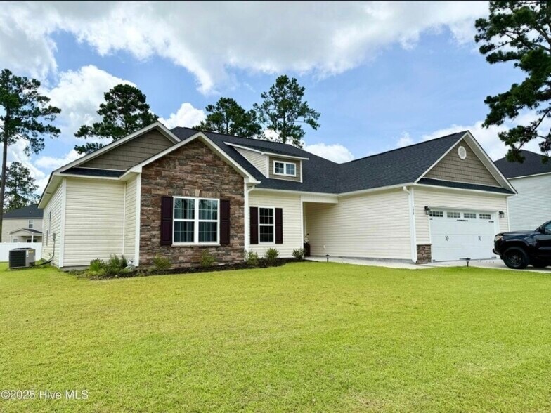 Building Photo - 174 Finch Ln