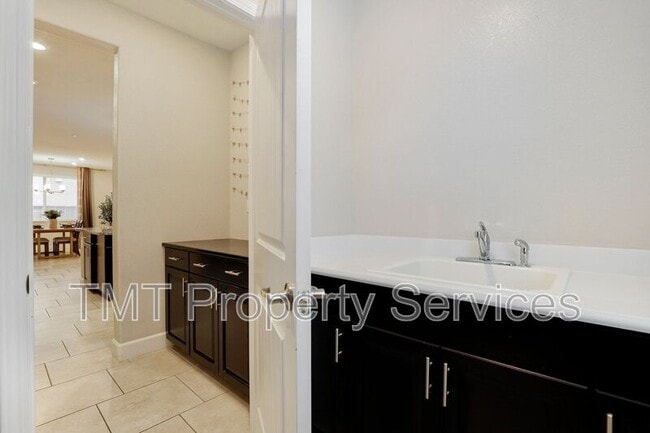 Building Photo - 1141 Vista Verde Dr