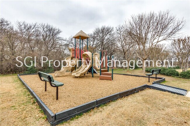 Building Photo - 824 Rivers Creek Ln