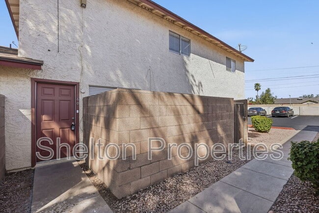 Building Photo - 860 E Brown Rd