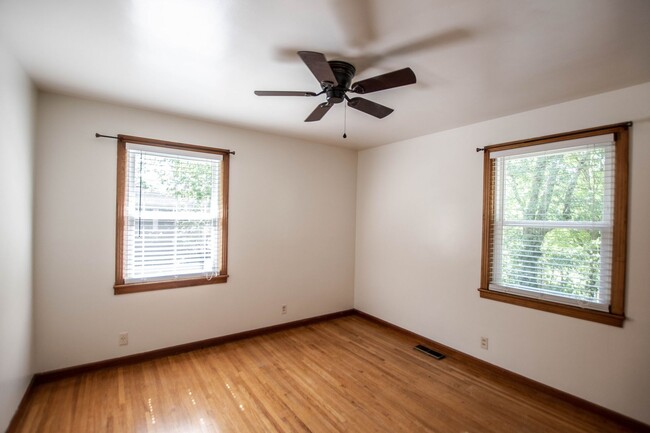 Building Photo - Pet Friendly Three Bedroom in Sango!