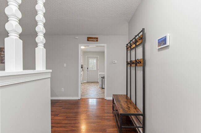 Building Photo - 3012 Fielding Rd