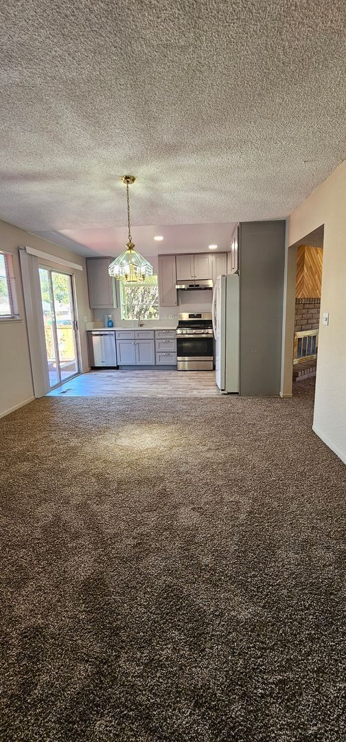 Building Photo - For Rent 3 bedroom 2 bath 2 car garage, Mi...