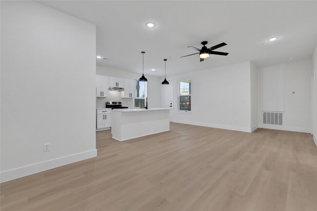 Building Photo - 2613 Delafield St