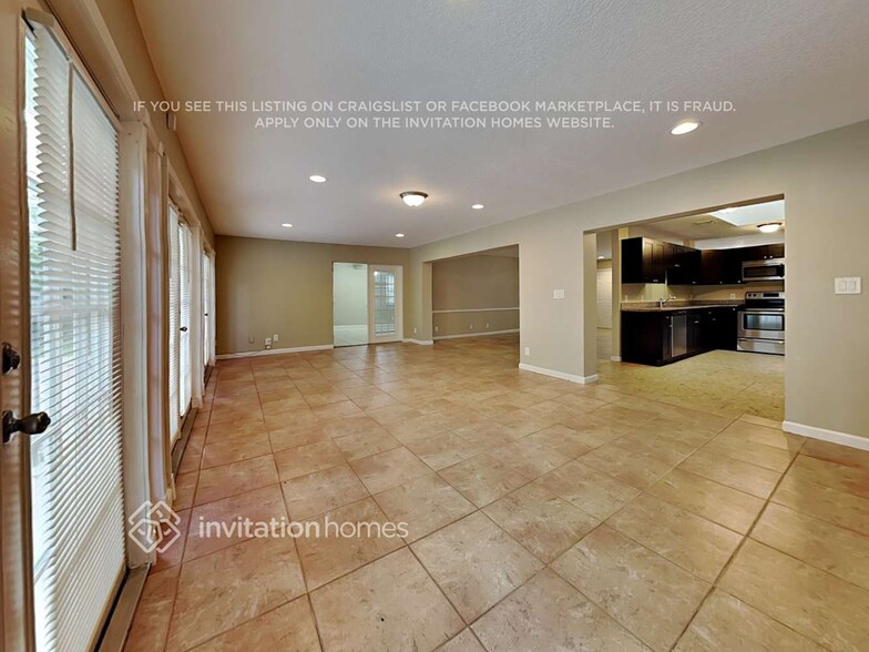 Building Photo - 7460 E Plumosa Ln