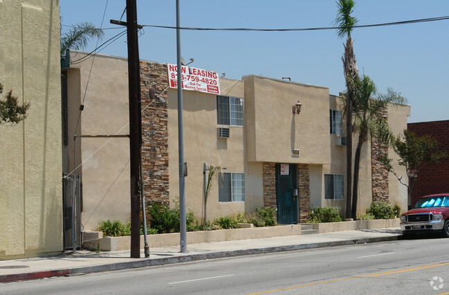 Building Photo - Saticoy Apartments