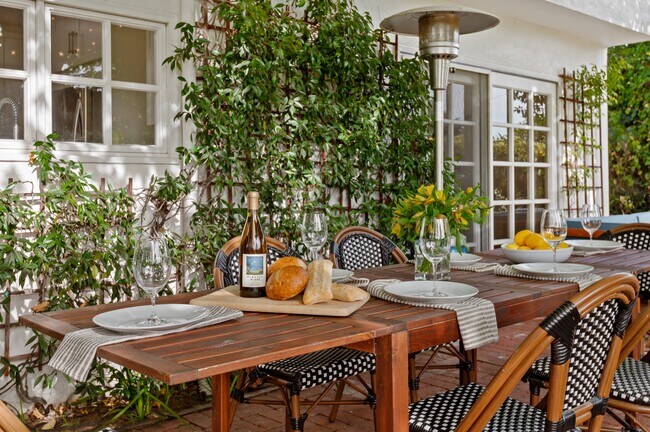 Building Photo - 1476 Crestline Dr