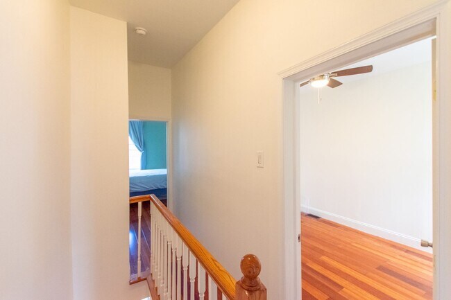 Building Photo - Excellent South Philadelphia Row Home