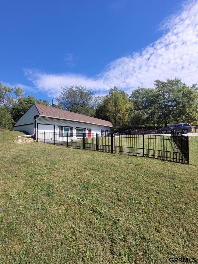 Building Photo - 1202 Lake Ct