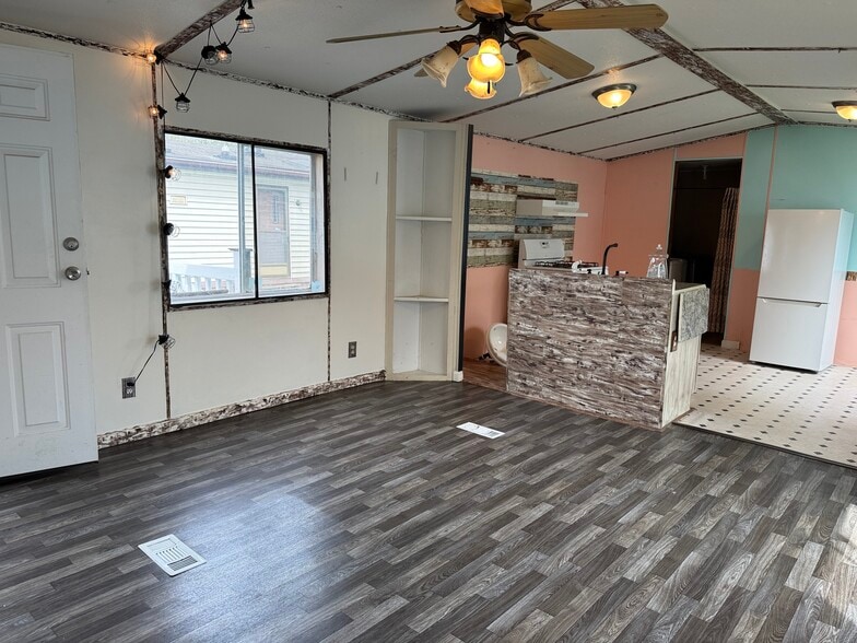 Building Photo - 48592 Leafdale Ct