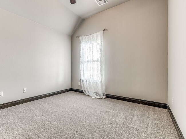 Building Photo - 13609 Gentry Dr