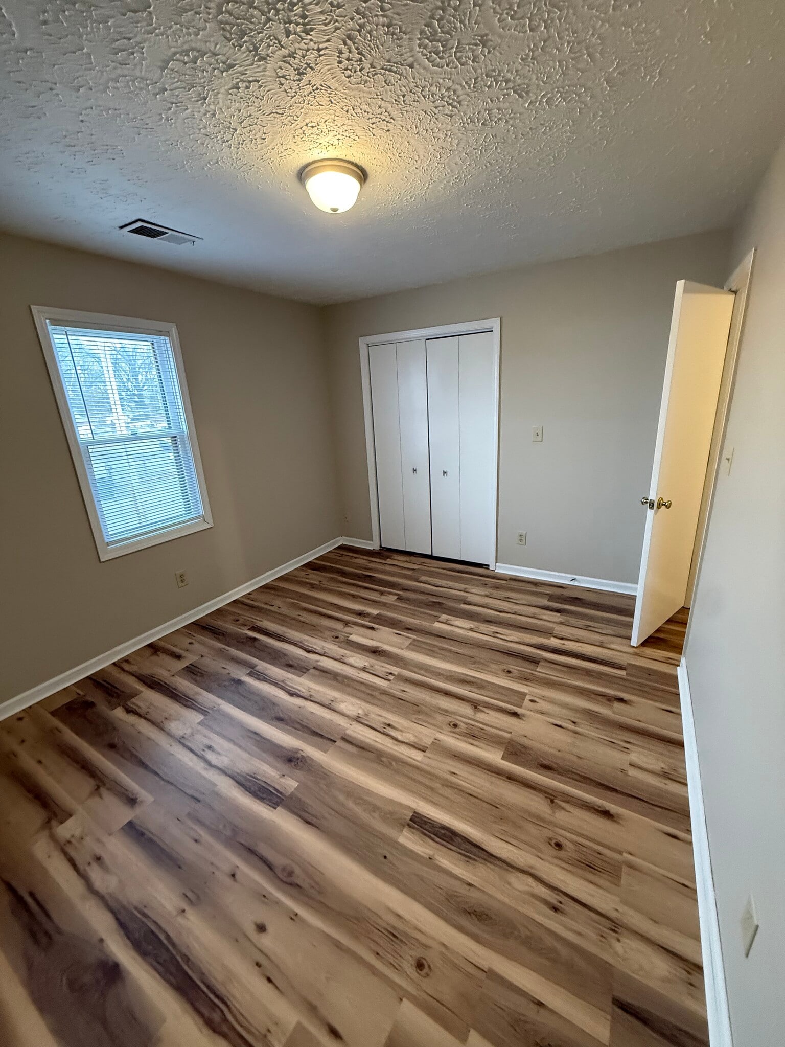 Building Photo - 719 Main St