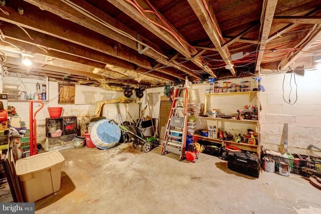 Building Photo - 220 Hazel Ave