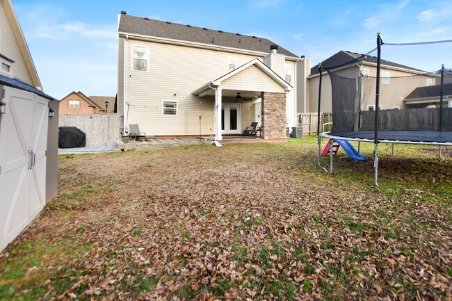 Building Photo - Pet Friendly Three Bedroom with Bonus!