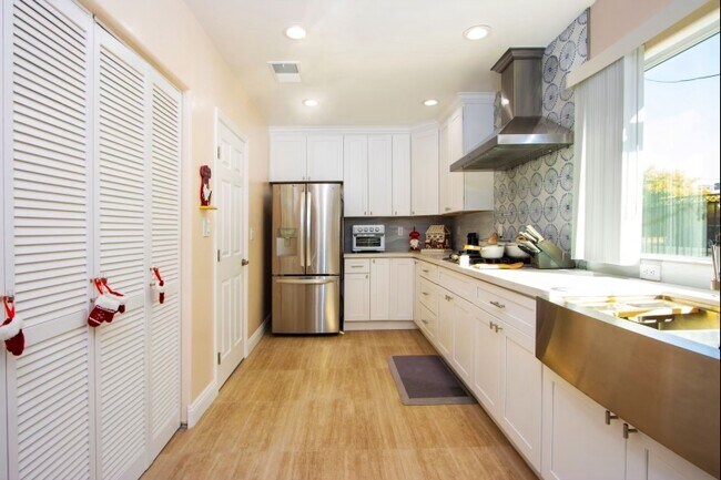 Building Photo - 430 Jefferson St