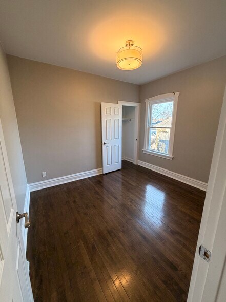 Building Photo - 856 Woodlawn Ave