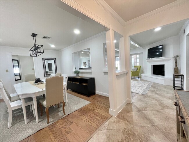 Building Photo - 6210 Queensloch Dr