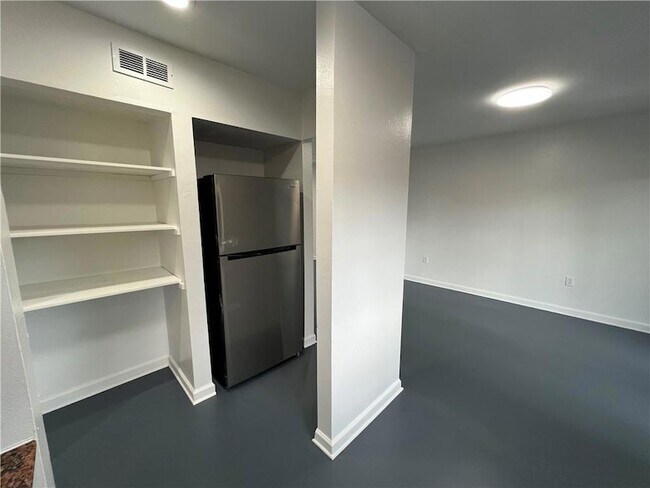 Building Photo - 7702 Belcrest Pl