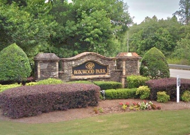 Building Photo - 621 Roxtree Ct NE