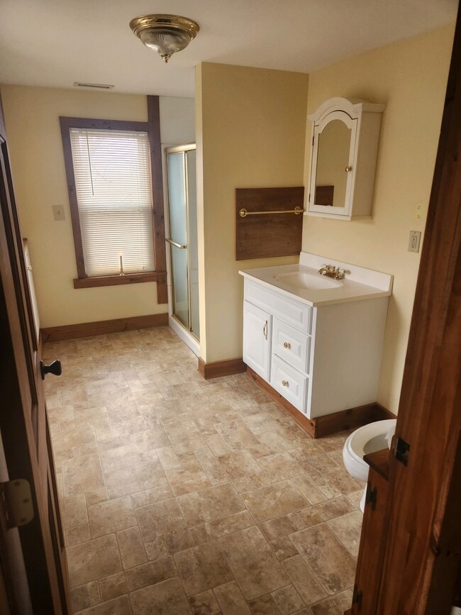 Building Photo - 717 Draketown Rd