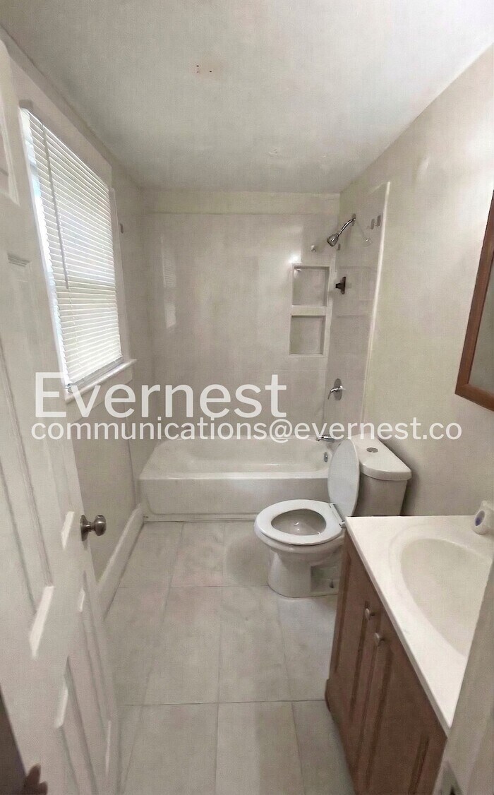 Building Photo - 504 Francis Pl SW