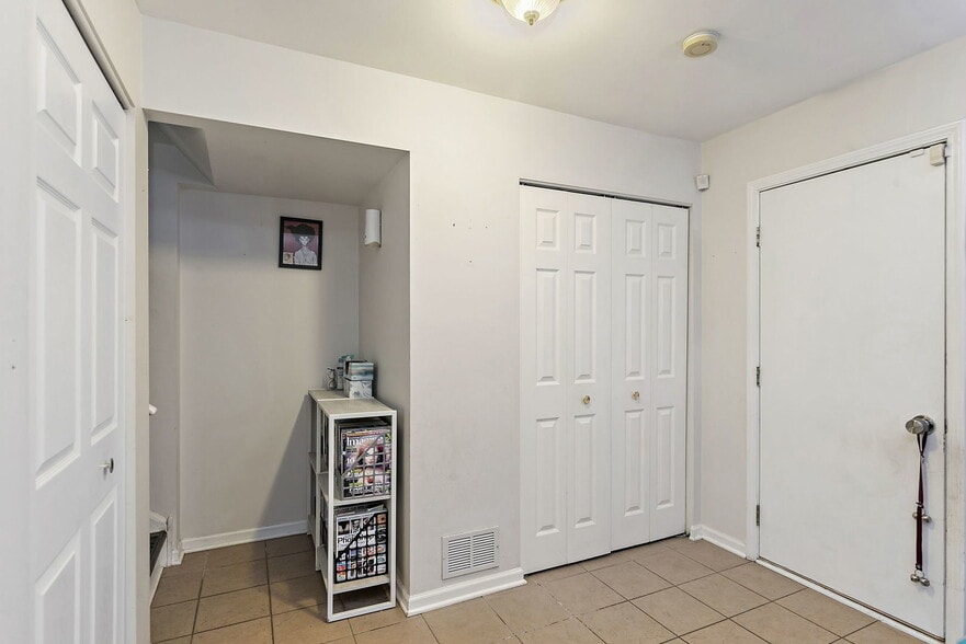 Building Photo - 361 Holiday Ln