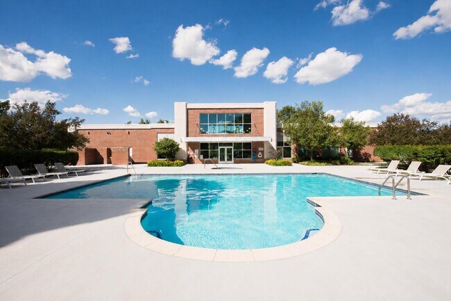 Building Photo - 5615 Hampshire Ln