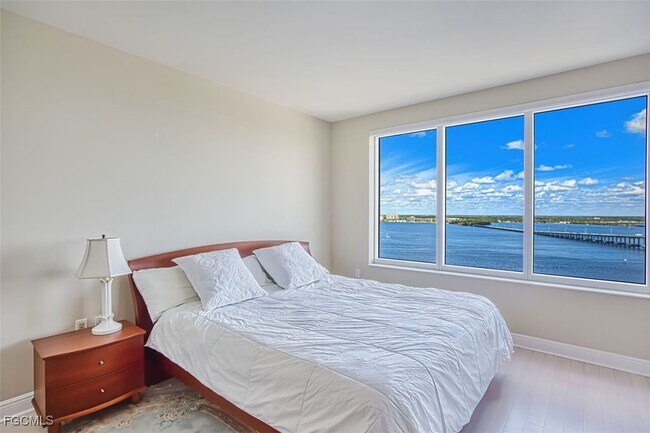 Building Photo - 2090 W First St