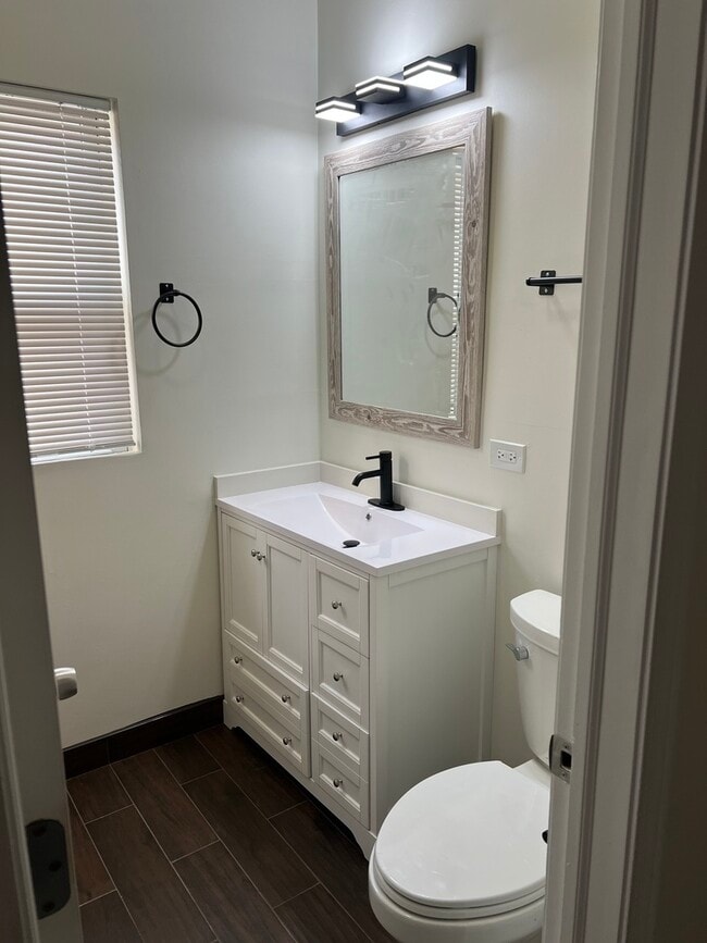 Building Photo - 5427 W Quincy St