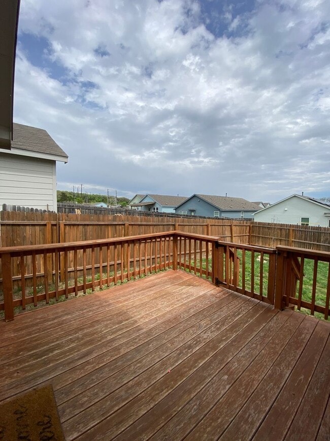 Building Photo - Move in Ready 3 bd/2 ba with bonus rooms!