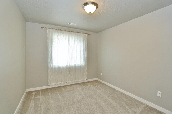 Building Photo - 10510 W Daylily Ave