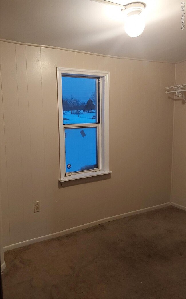 Building Photo - 202 Ridgebury Rd