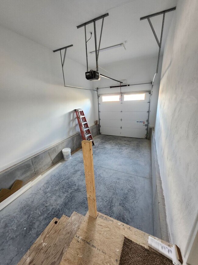 Building Photo - 398 Sutton St