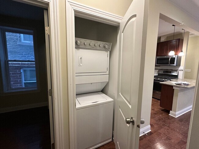 Building Photo - 2649 W 21st Pl