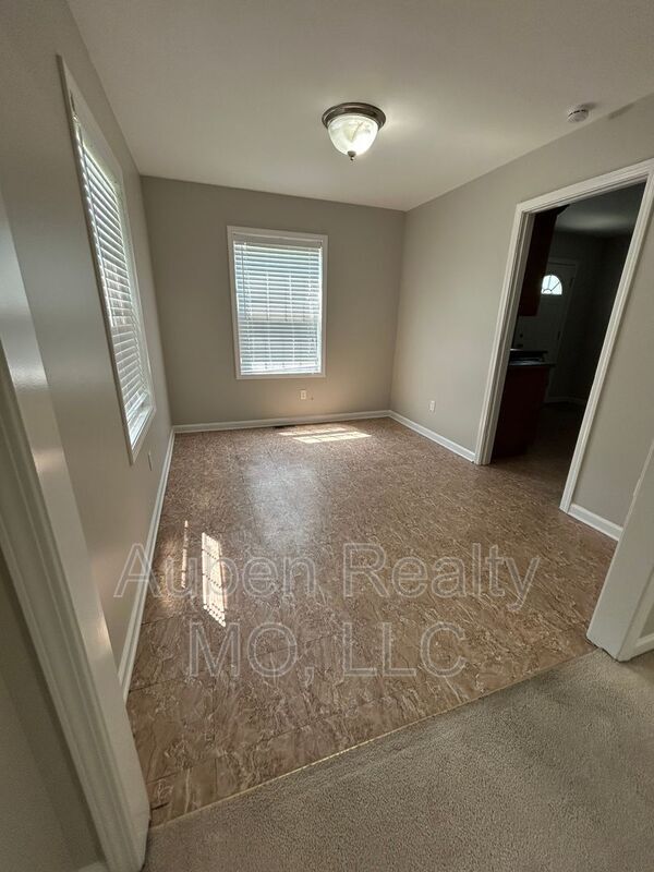 Building Photo - 6610 Metcalf Ave