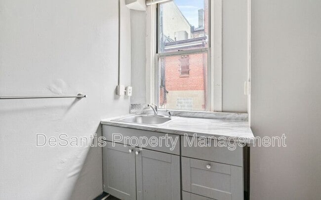 Building Photo - 1705 Tustin St