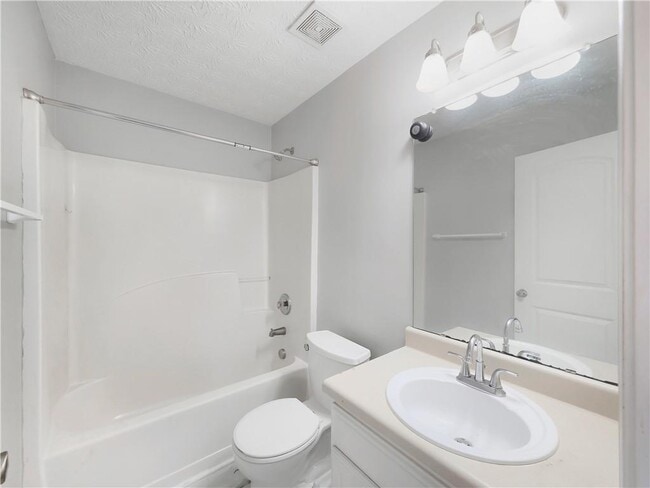 Building Photo - 5539 Pineridge Ct