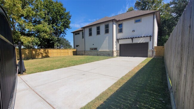 Building Photo - 9729 Neuens Rd