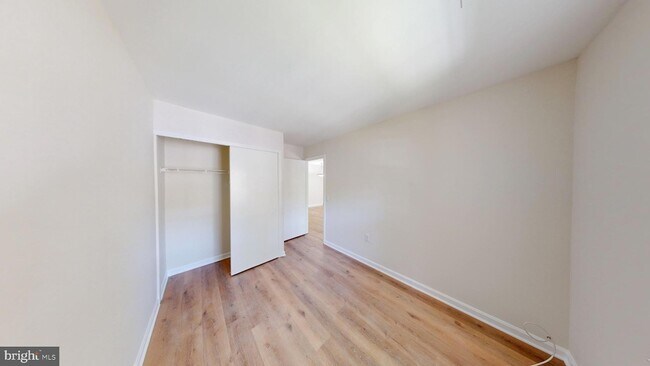 Building Photo - 18318 Streamside Dr