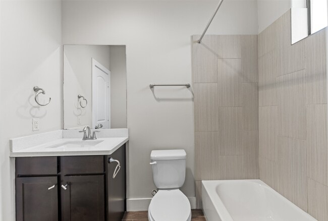 Building Photo - 1420 Wilson St