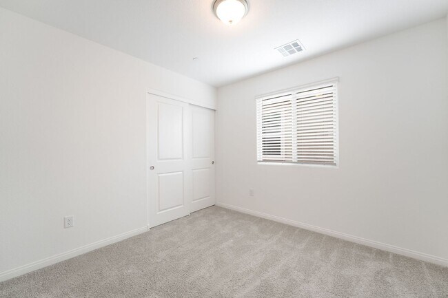 Building Photo - Goregous Brand New 4 Bedroom For Lease!