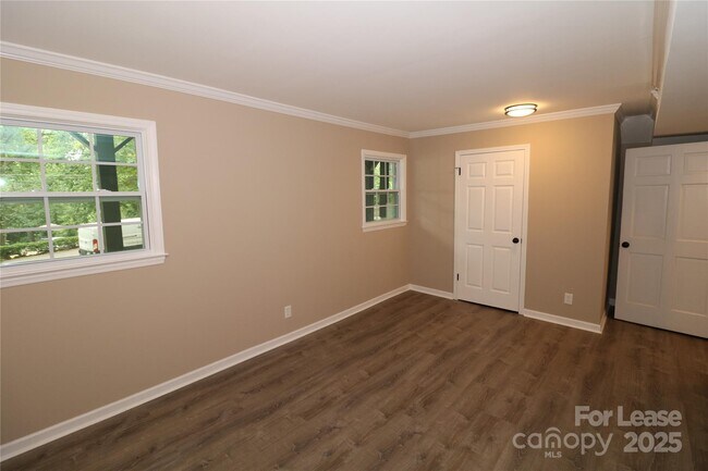 Building Photo - 310 Chaney St