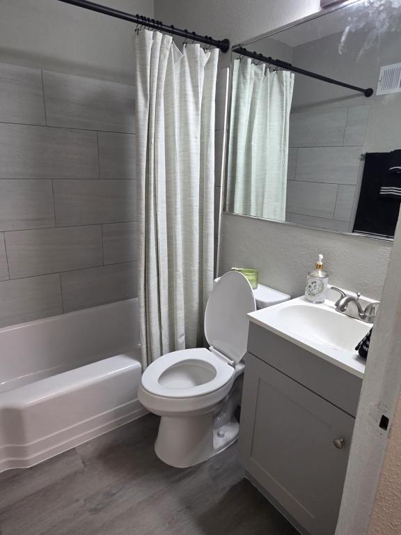 Building Photo - 7831 Trenton Ave