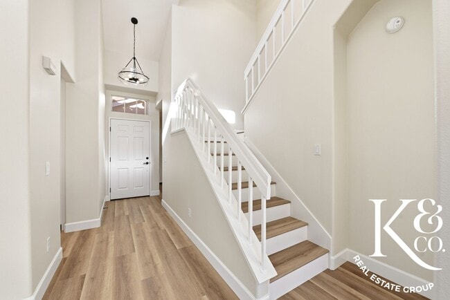 Building Photo - Relaxed Living in Oak Park with All the Up...